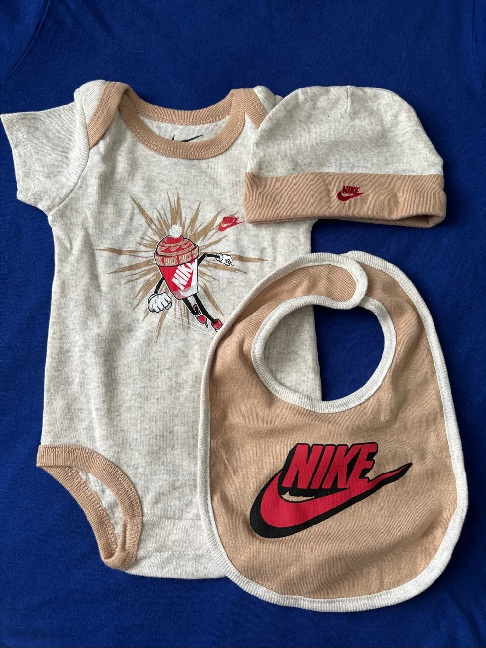Nike 3-Piece set Newborn 0-6 Months